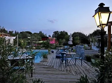 La Terre Brulee לינה וארוחת בוקר איגוס-מורטס