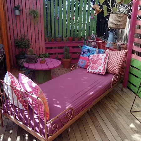 לינה וארוחת בוקר La Terre Brulee 4*