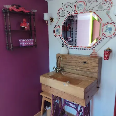 La Terre Brulee לינה וארוחת בוקר 4*