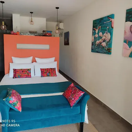 La Terre Brulee לינה וארוחת בוקר