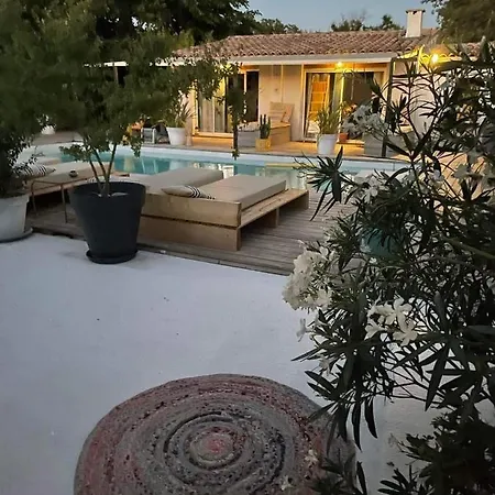 La Terre Brulee לינה וארוחת בוקר 4*