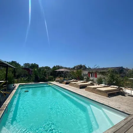 La Terre Brulee לינה וארוחת בוקר איגוס-מורטס