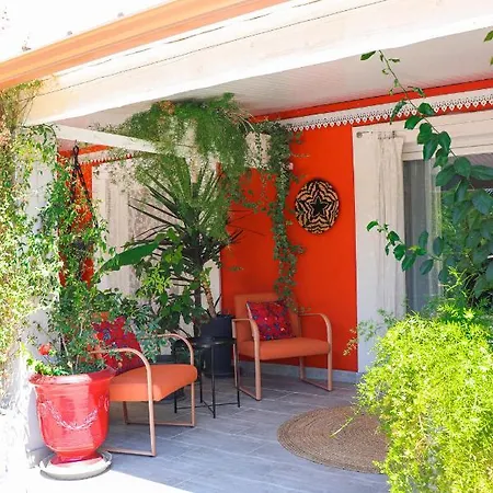 לינה וארוחת בוקר La Terre Brulee 4*