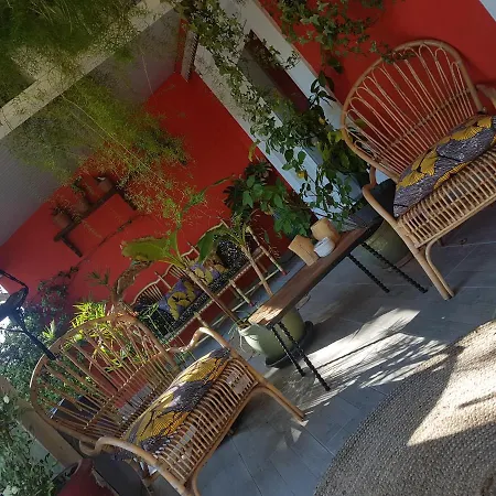 לינה וארוחת בוקר La Terre Brulee איגוס-מורטס