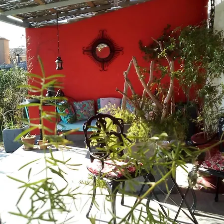 לינה וארוחת בוקר La Terre Brulee 4*