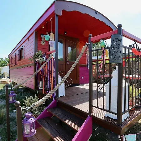 La Terre Brulee לינה וארוחת בוקר 4*