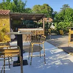 La Terre Brulee فندق مبيت وإفطار 4*