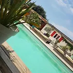 La Terre Brulee Alojamento de Acomodação e Pequeno-almoço 4*
