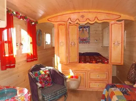 La Terre Brulee فندق مبيت وإفطار 4*