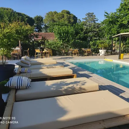 فندق مبيت وإفطار La Terre Brulee إج مورت