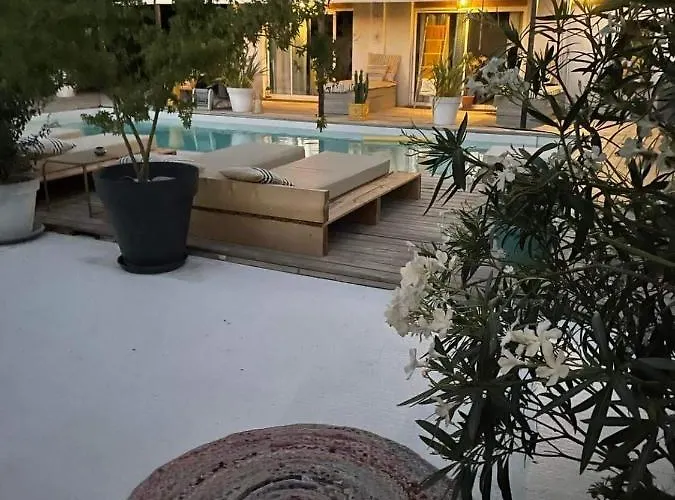 La Terre Brûlée Bed & Breakfast 4*