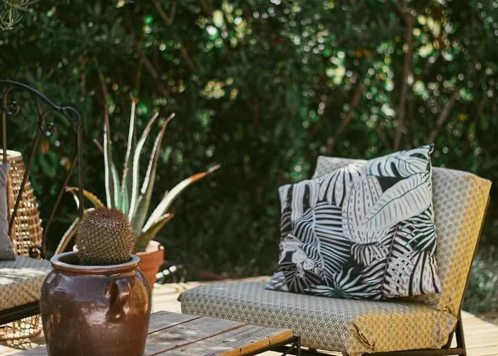 La Terre Brûlée Bed & Breakfast 4*